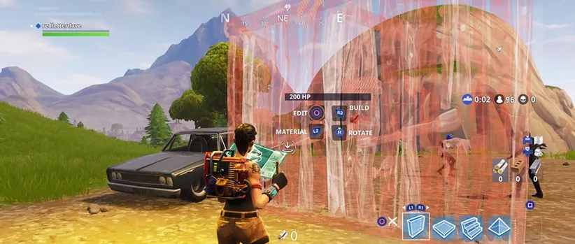 کارکتر بازی فورتنایت در حال بیلد کردن