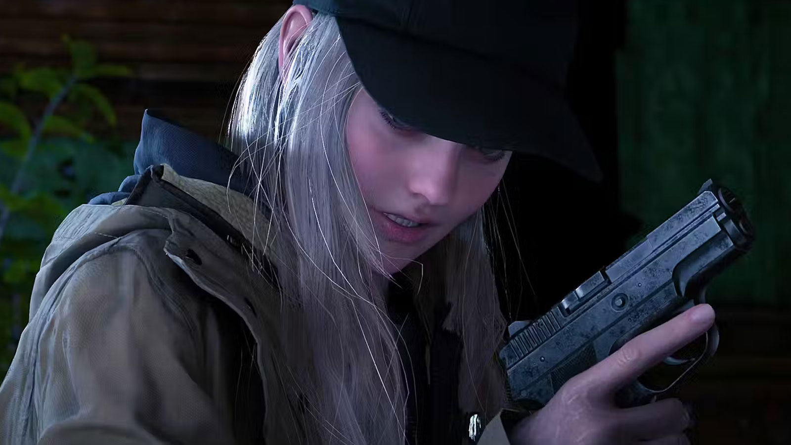 کاراکتر بازی Resident Evil 9: Requiem با موهای روشن و کلاه مشکی درحال گرفتن اسلحه در صحنه‌ای تاریک و تنش‌آلود